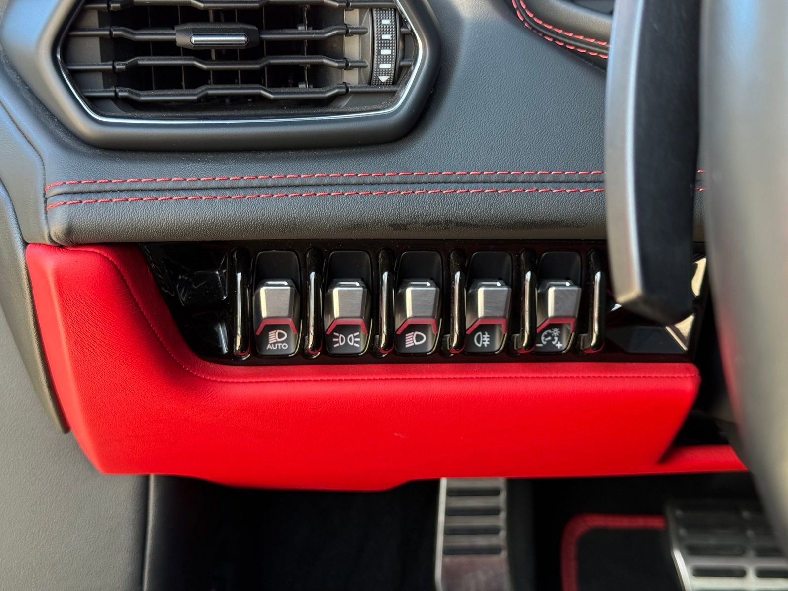 Used 2021 Lamborghini Huracan EVO image 34