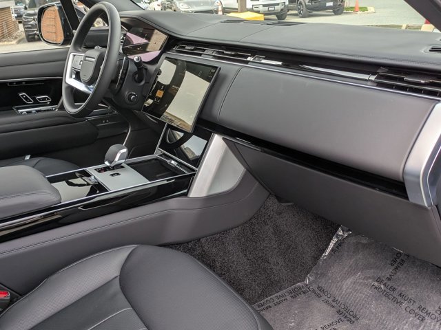 Used 2025 Land Rover Range Rover SE image 23