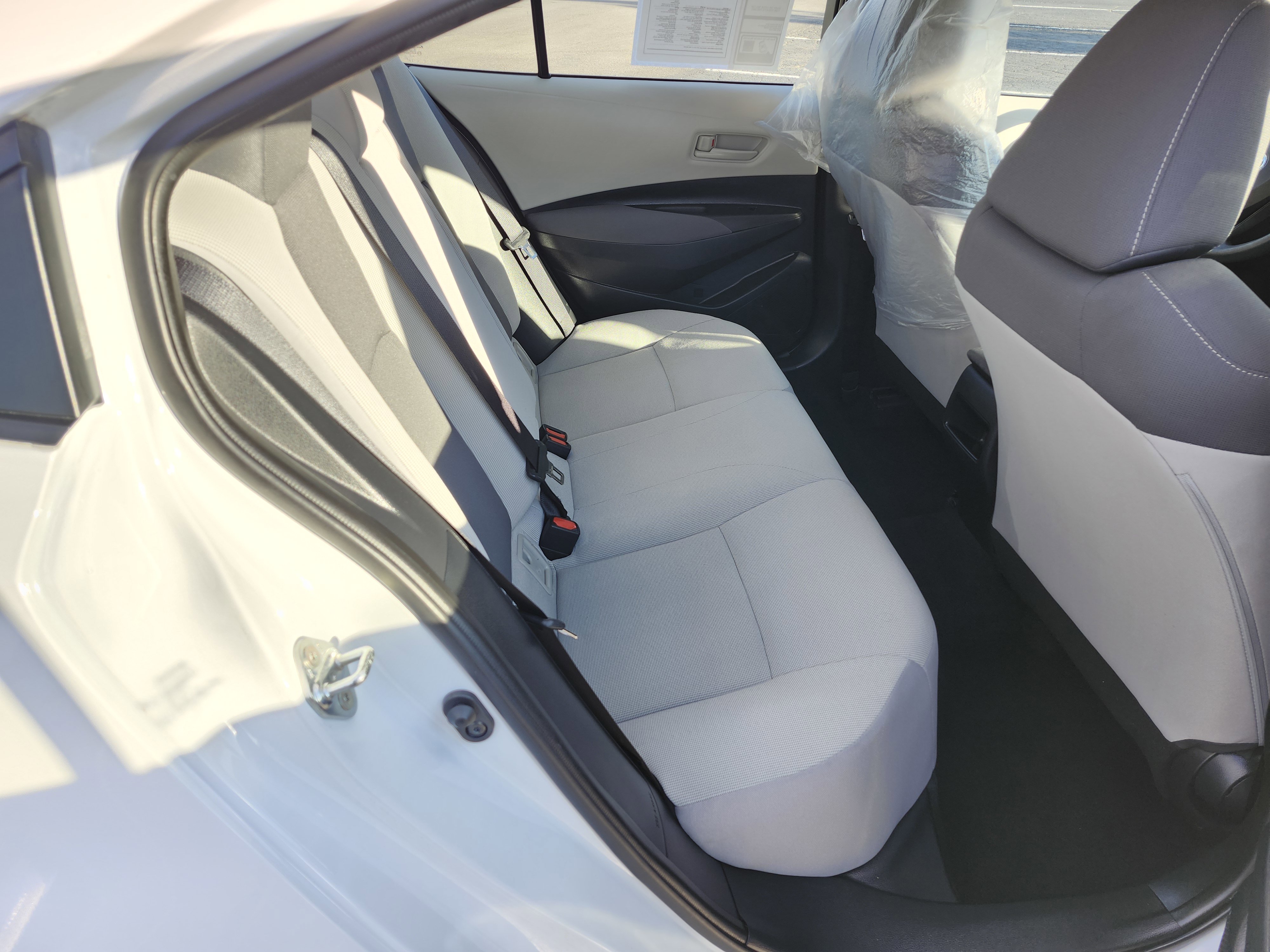 Used 2022 Toyota Corolla LE FWD image 16