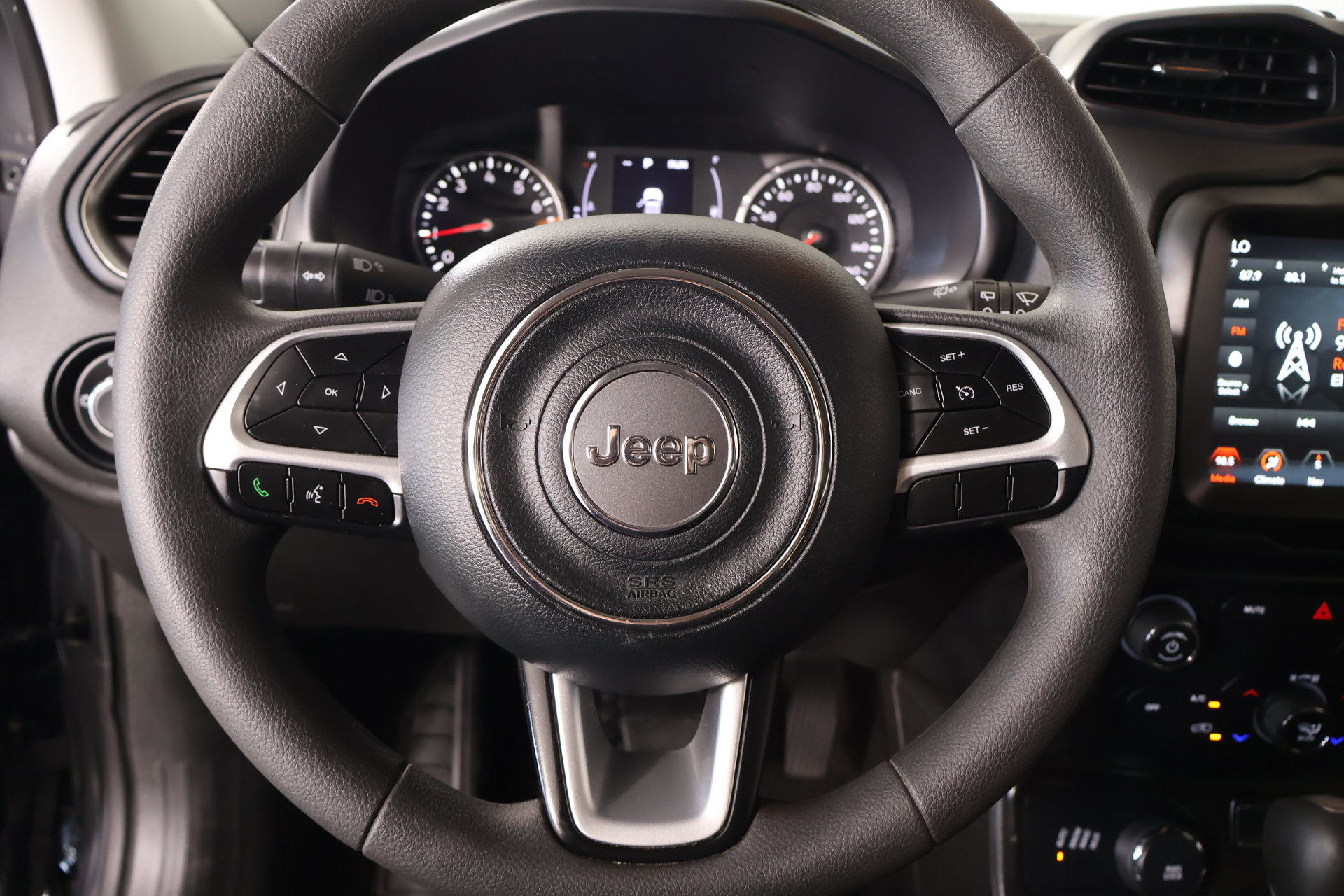Used 2023 Jeep Renegade Latitude AWD/4WD image 3
