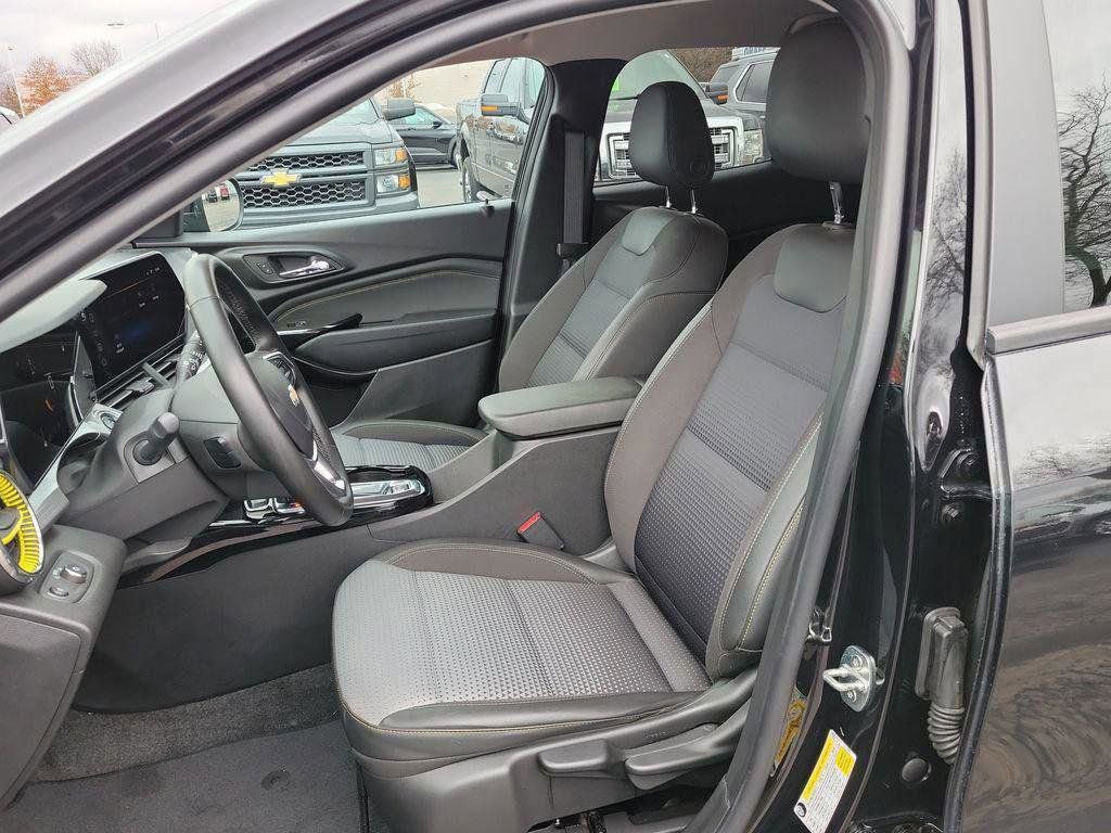 Certified 2024 Chevrolet Trax LT w/ Driver Confidence Package image 6