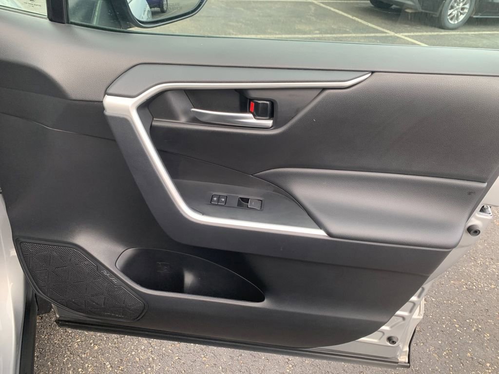 Used 2025 Toyota RAV4 XLE image 21