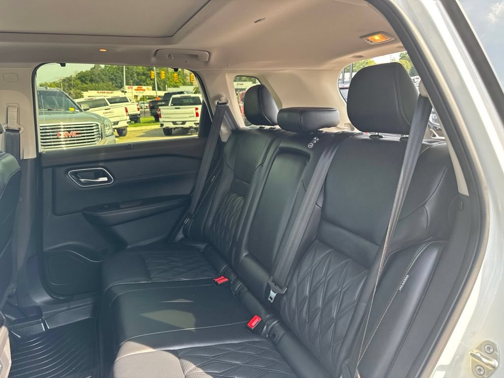 Used 2023 Nissan Rogue Platinum FWD image 24