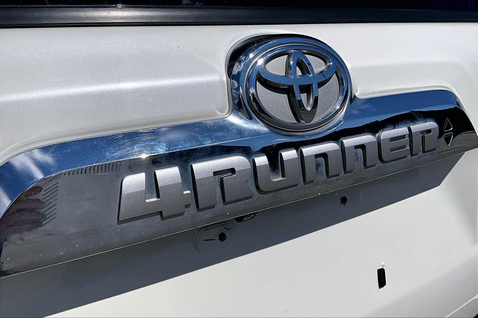 Used 2015 Toyota 4Runner Limited AWD/4WD image 32