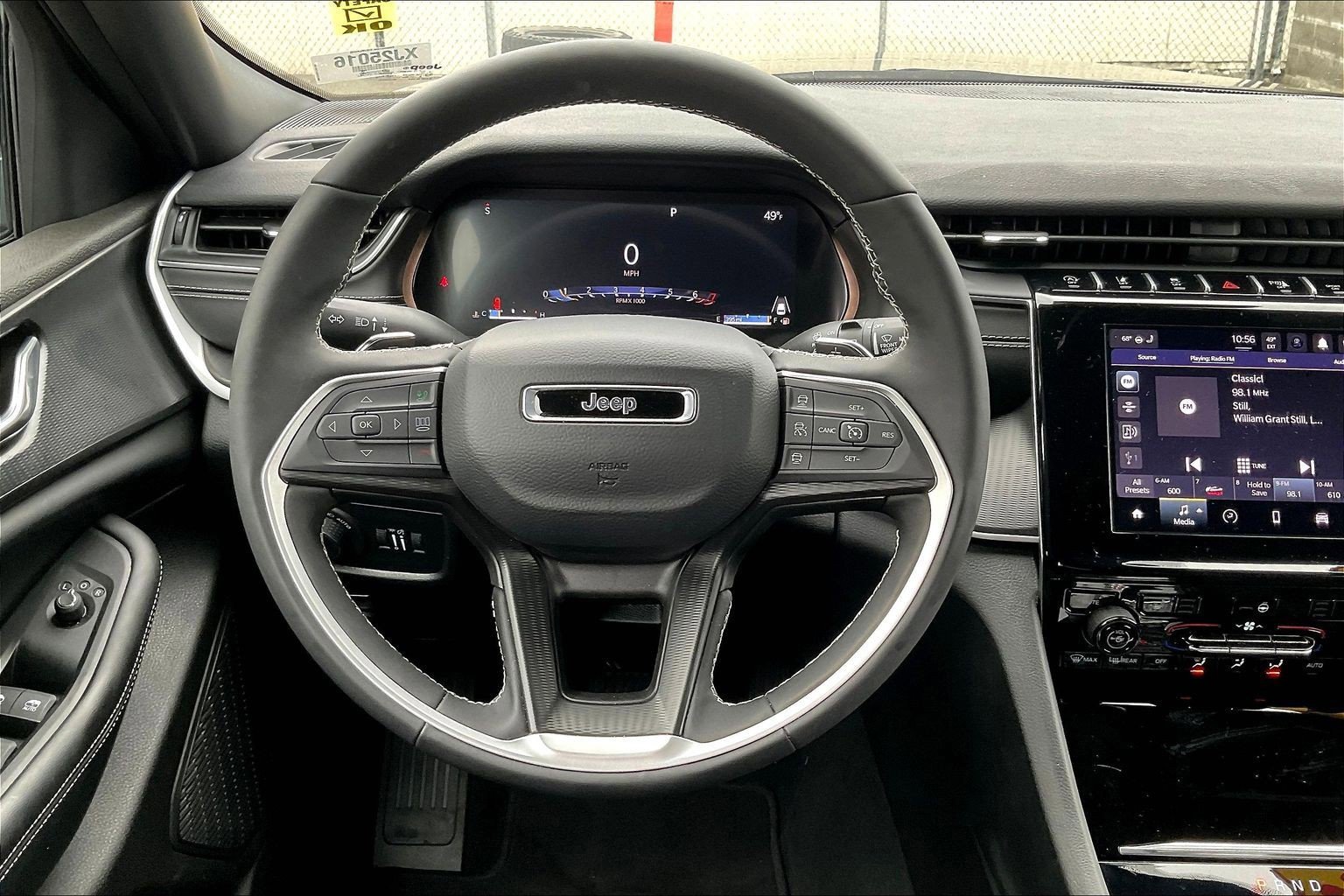 Used 2025 Jeep Grand Cherokee Laredo X w/ Luxury Tech Group I image 5