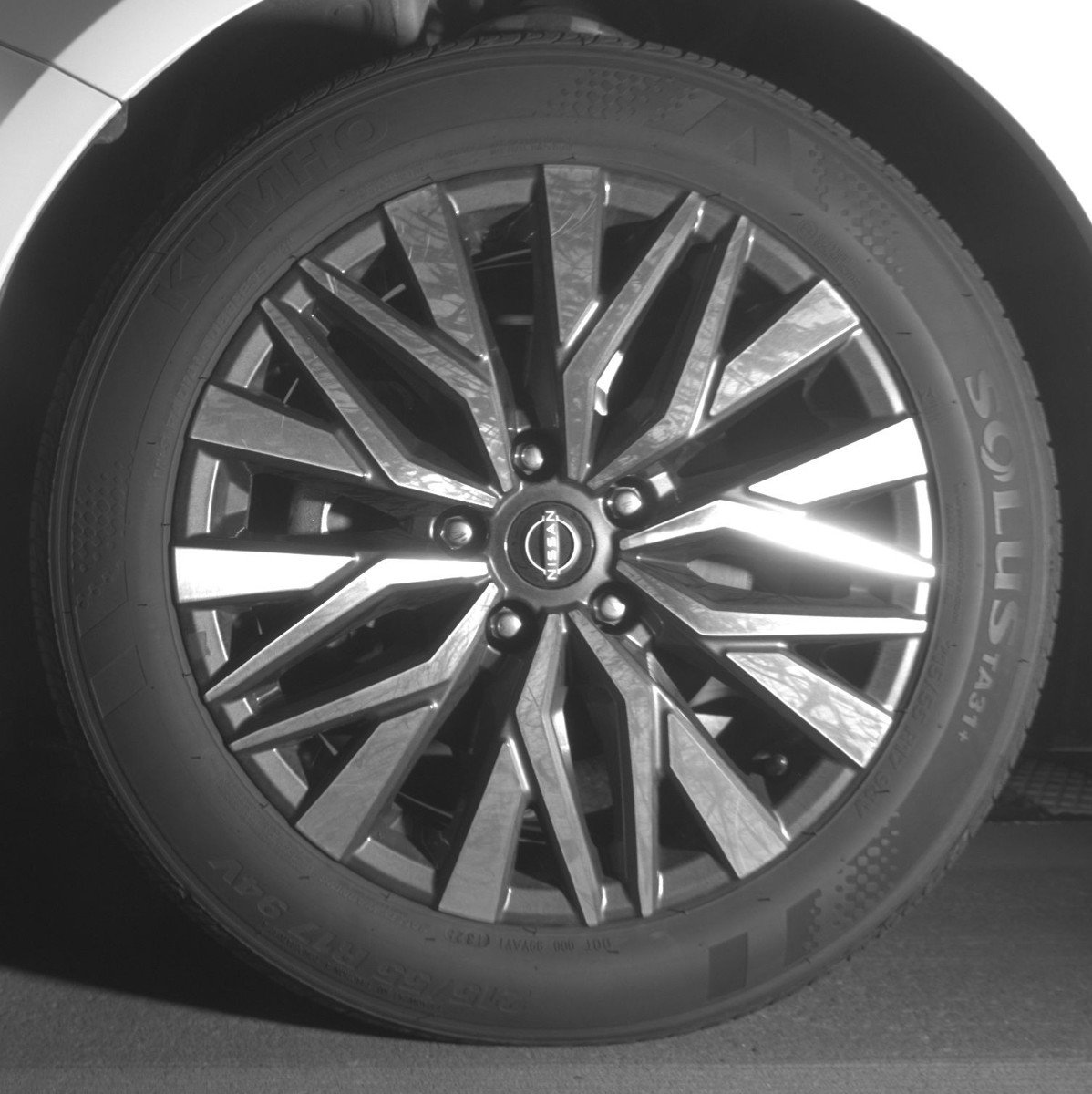 Used 2025 Nissan Altima 2.5 SV FWD image 12