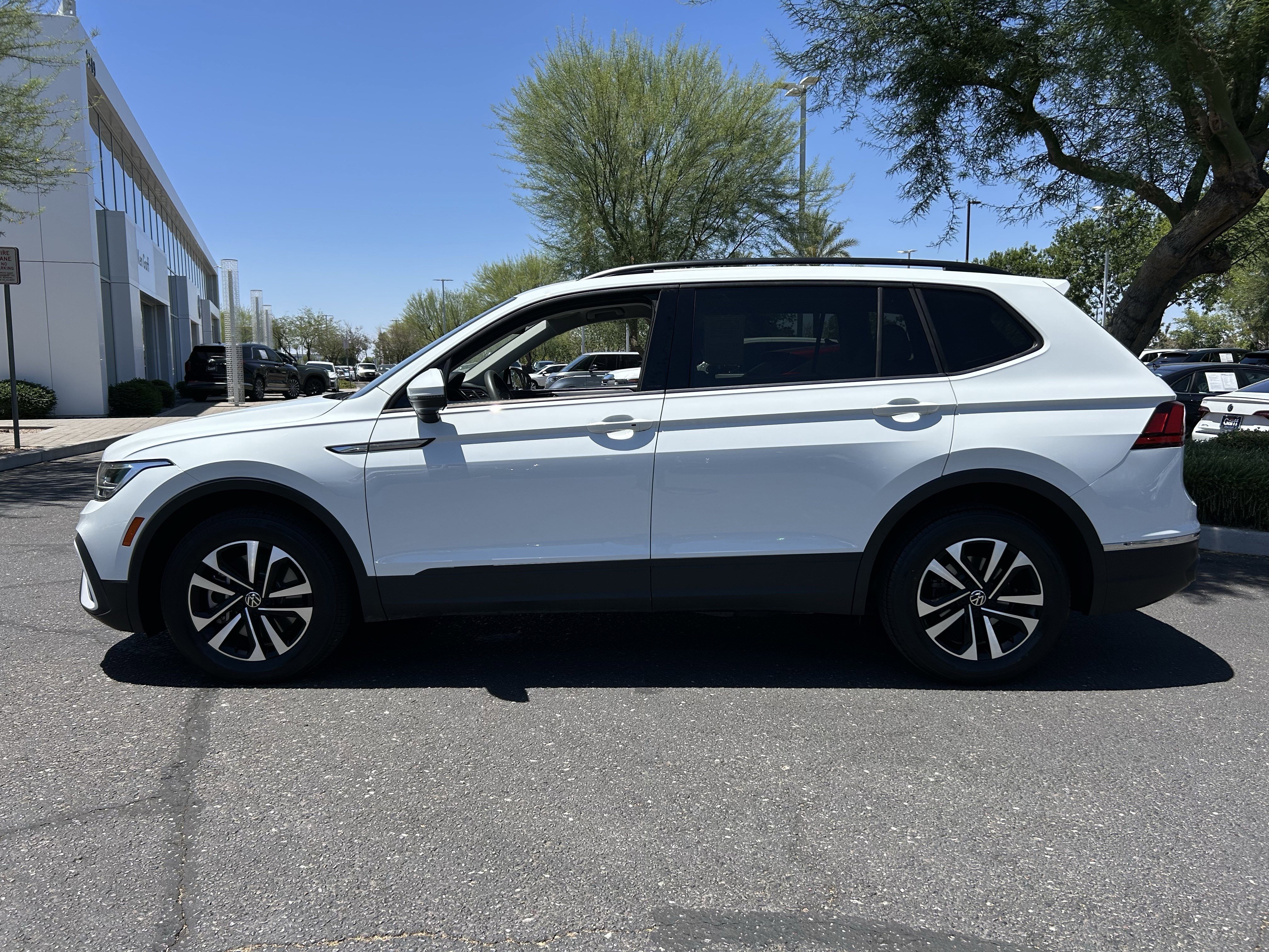 Used 2023 Volkswagen Tiguan S FWD image 2