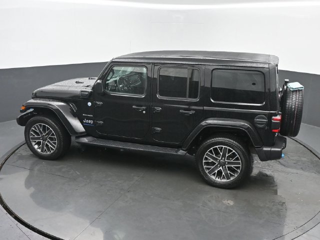 Used 2023 Jeep Wrangler Unlimited Sahara w/ Cold Weather Group AWD/4WD image 40