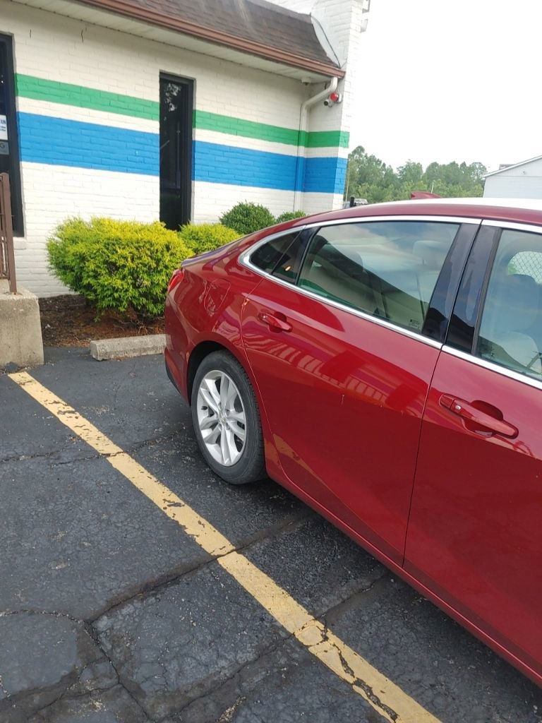 Used 2017 Chevrolet Malibu LT w/ Leather Package FWD image 3