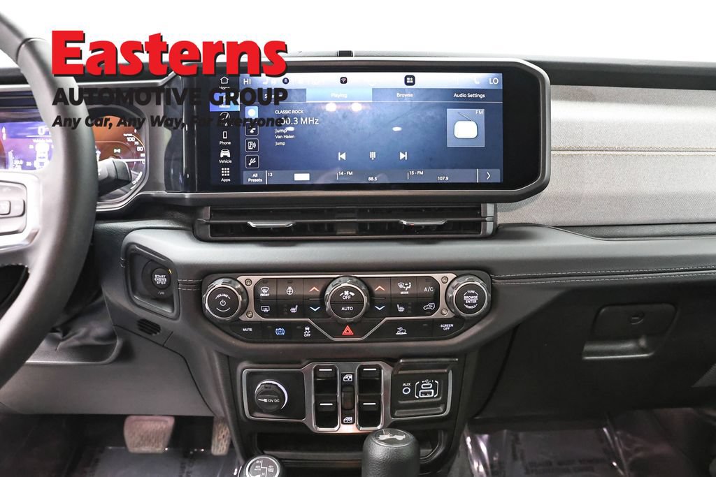 Used 2025 Jeep Wrangler Unlimited Sahara AWD/4WD image 12