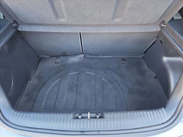 Used 2017 Hyundai Veloster Value Edition FWD image 6