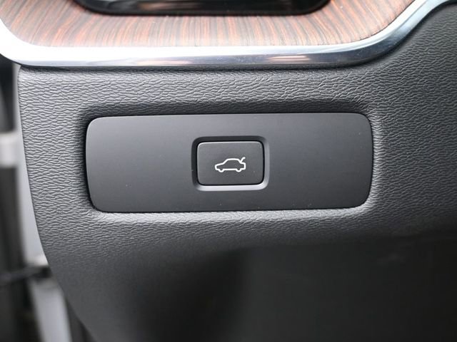 Used 2023 Volvo XC60 B6 Ultimate w/ Protection Package Premier image 28