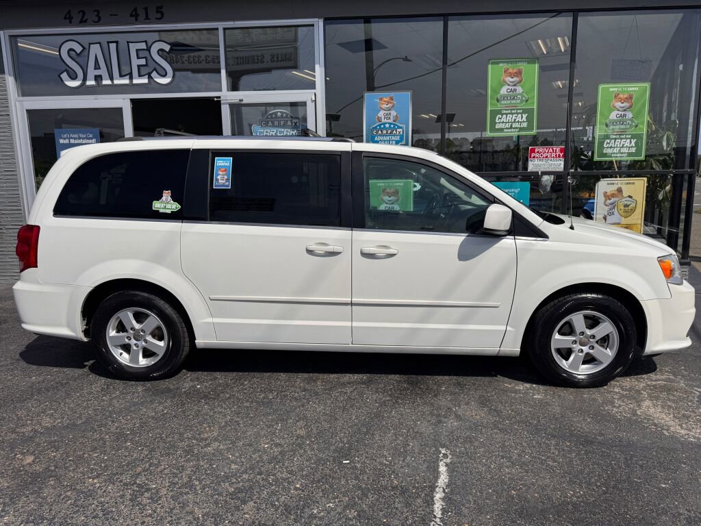 Used 2011 Dodge Grand Caravan Crew FWD image 2