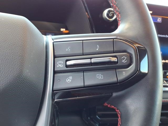 Certified 2025 Chevrolet Colorado Z71 w/ Technology Package AWD/4WD image 17