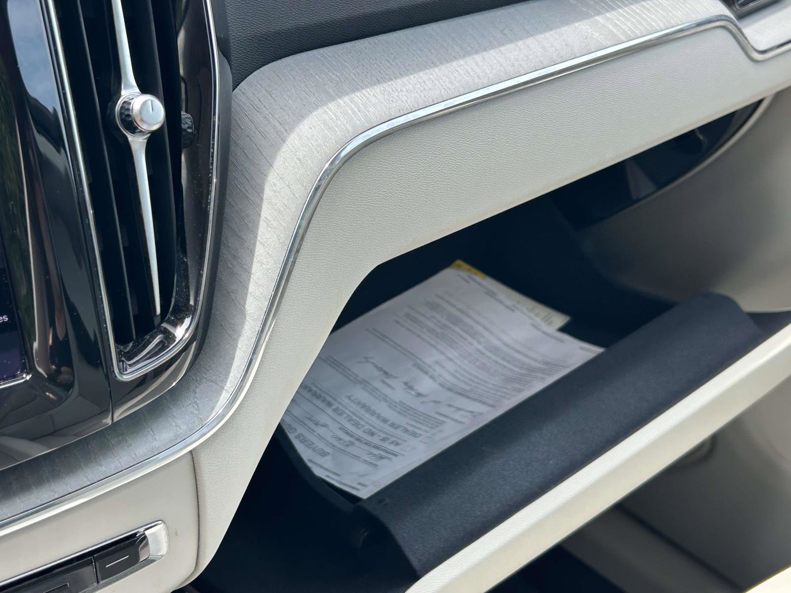 Certified 2025 Volvo XC60 B5 Plus AWD/4WD image 30