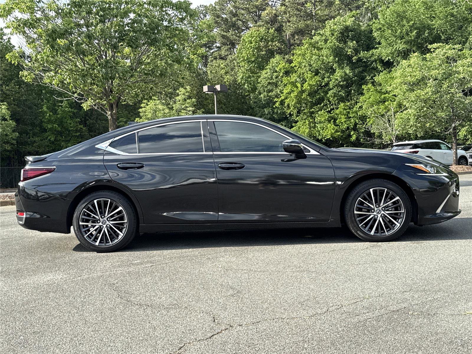 Used 2022 Lexus ES 300h w/ Premium Package FWD image 32
