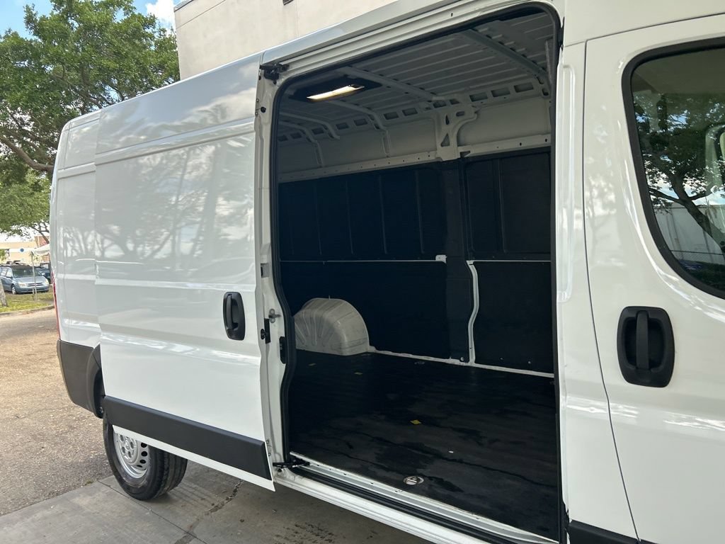 Used 2025 RAM ProMaster 2500 w/ Convenience Group FWD image 27