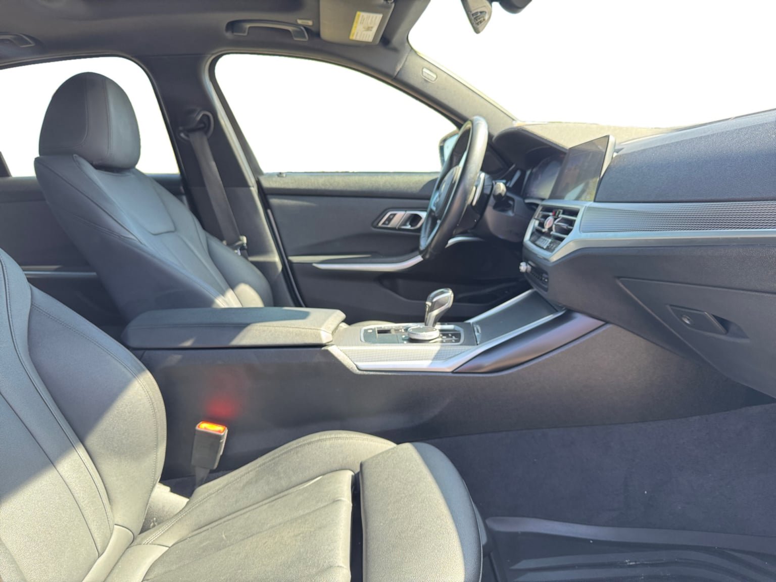 Used 2019 BMW 330i Sedan w/ M Sport Package RWD image 17