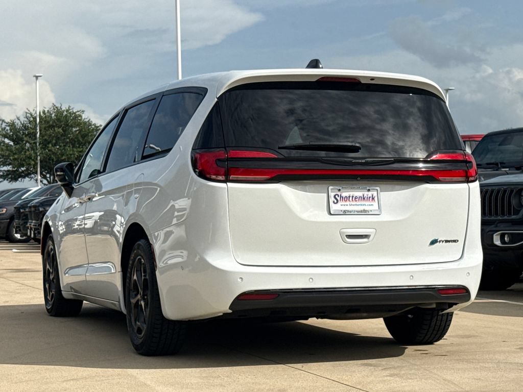 Used 2024 Chrysler Pacifica Limited FWD image 7