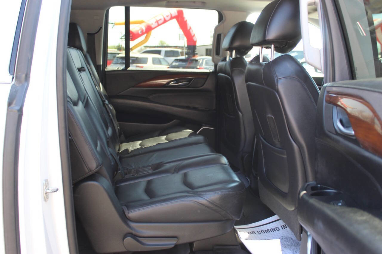 Used 2018 Cadillac Escalade ESV Luxury AWD/4WD image 10