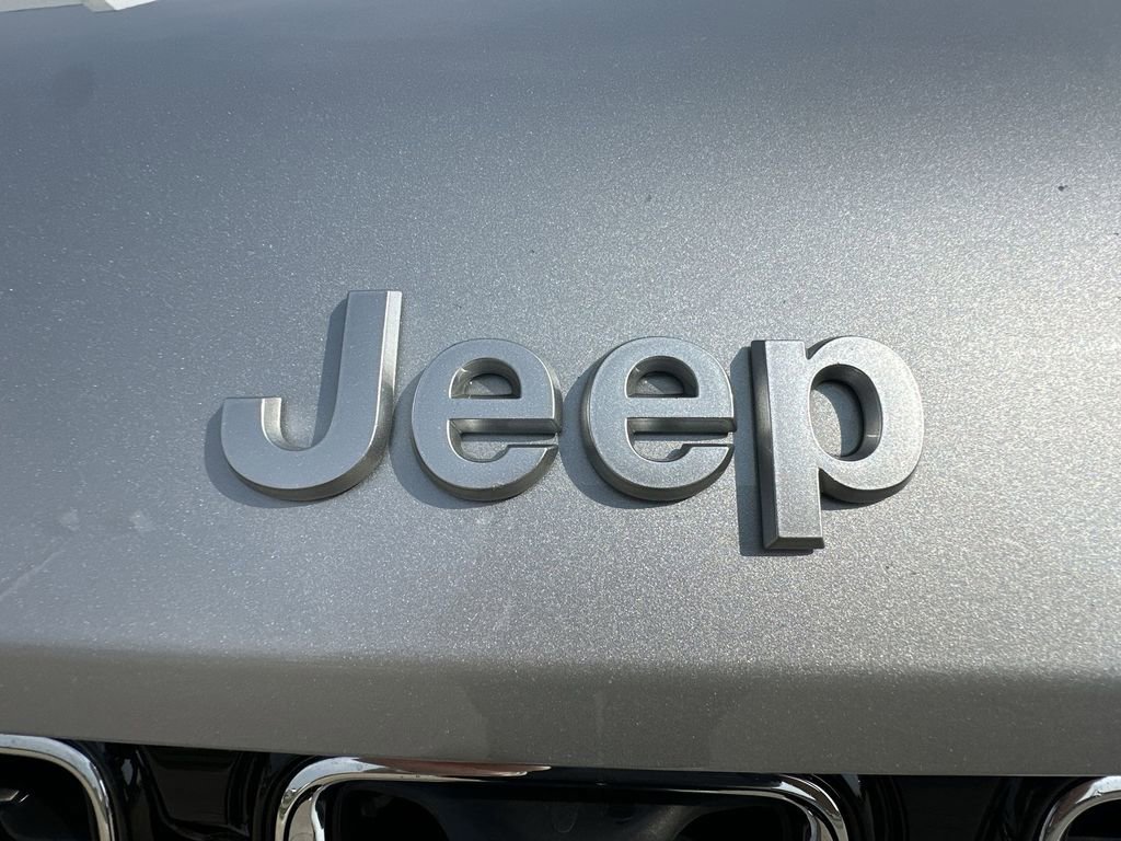 Used 2024 Jeep Grand Cherokee L Limited w/ Luxury Tech Group II image 32