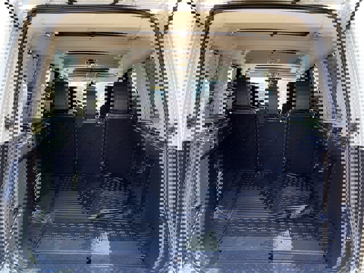 Used 2016 Land Rover LR4 HSE image 29