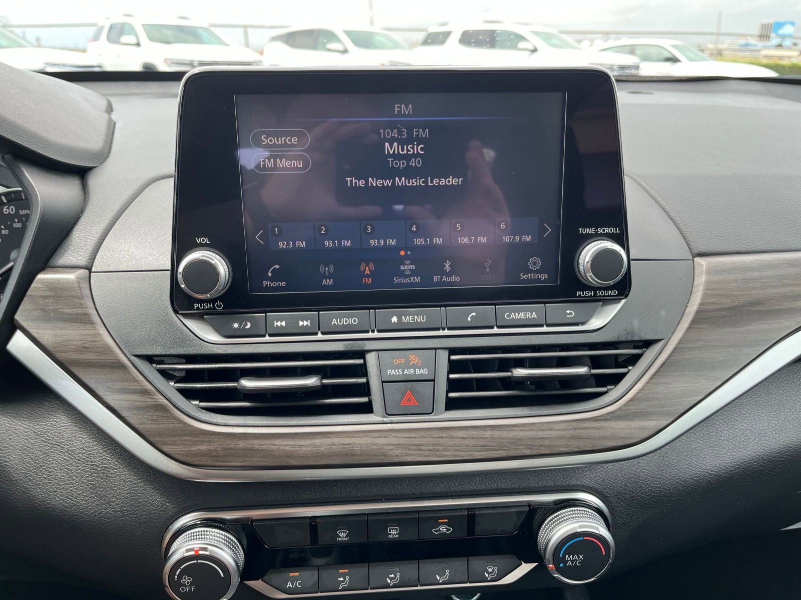 Used 2025 Nissan Altima 2.5 SV image 17