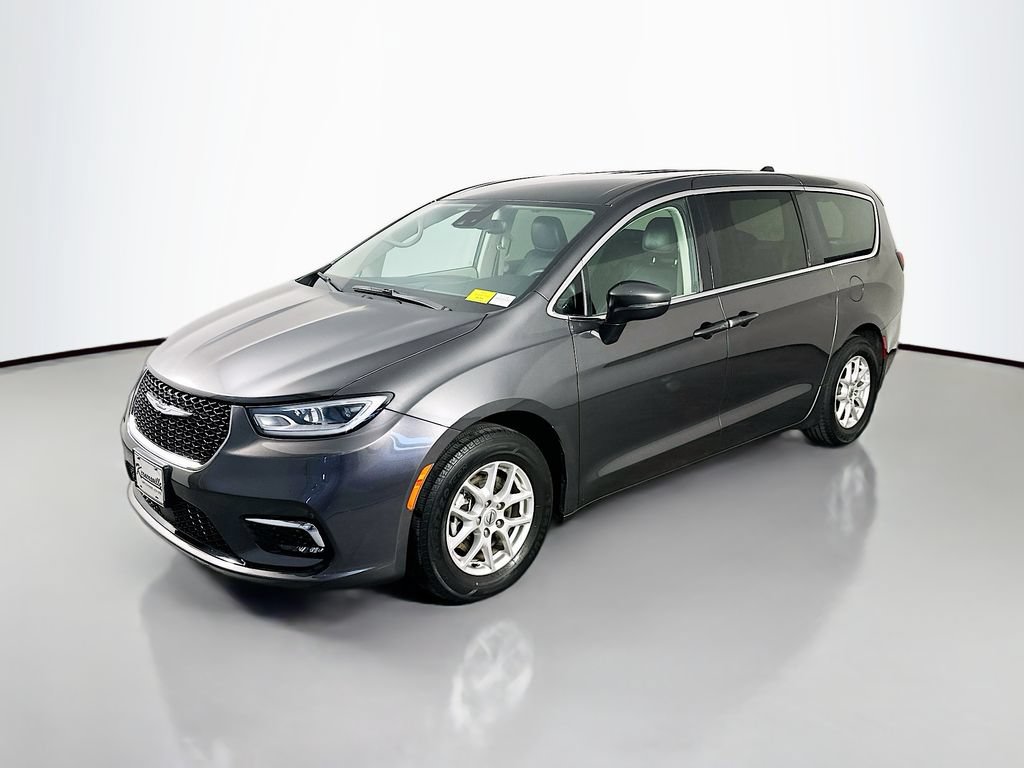 Used 2023 Chrysler Pacifica Touring-L FWD video 3