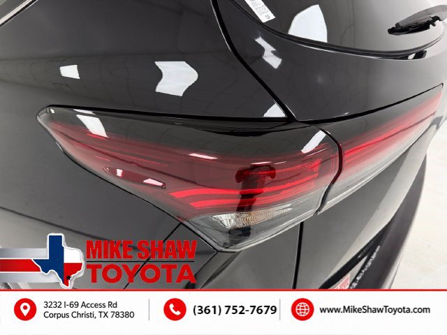 Used 2024 Toyota Highlander XLE FWD image 36