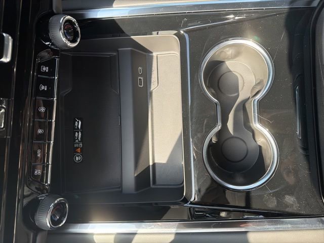 New 2026 Chevrolet Suburban Premier AWD/4WD image 31