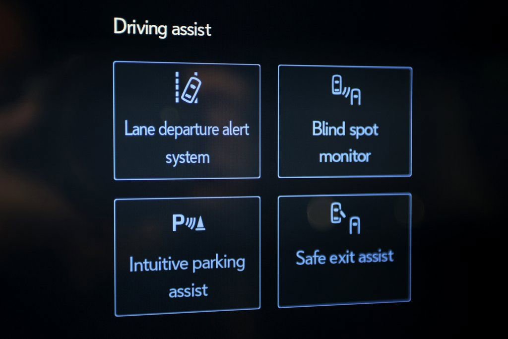 Used 2026 Lexus GX 550 w/ Accessory Package (2T) AWD/4WD image 34