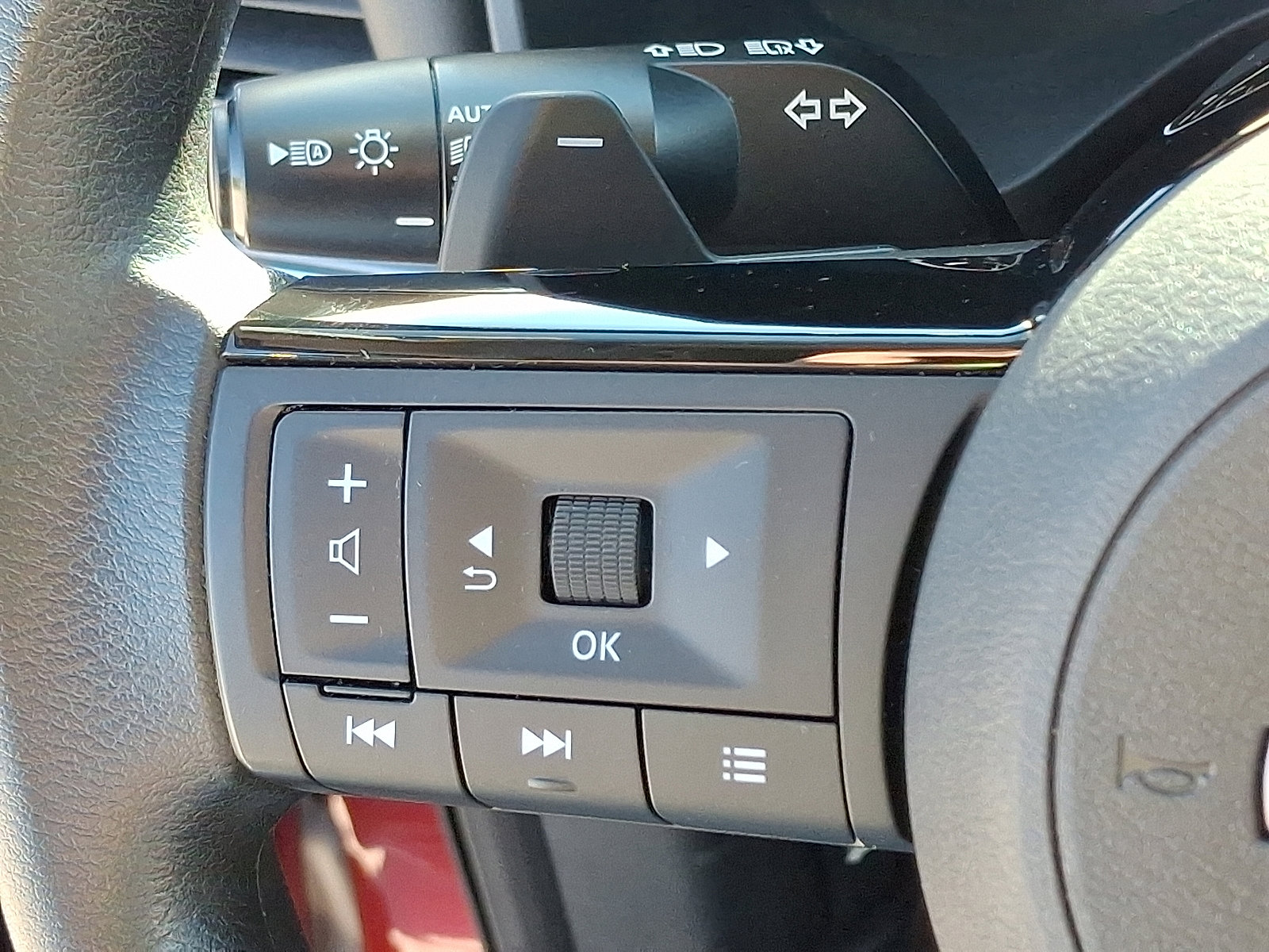 Used 2022 Nissan Rogue SV image 21