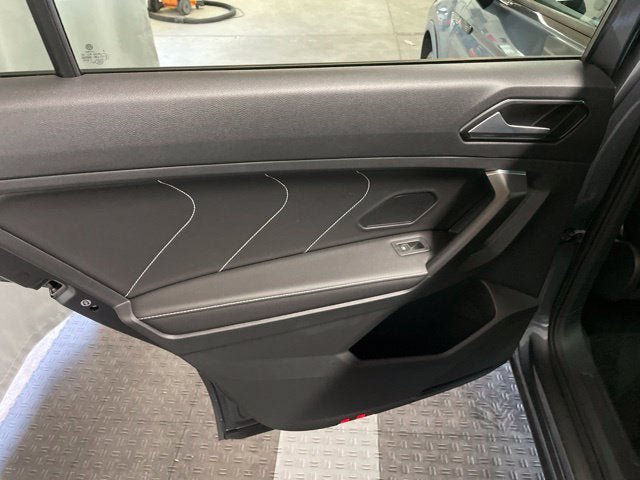 Certified 2023 Volkswagen Tiguan SE R-Line FWD image 10