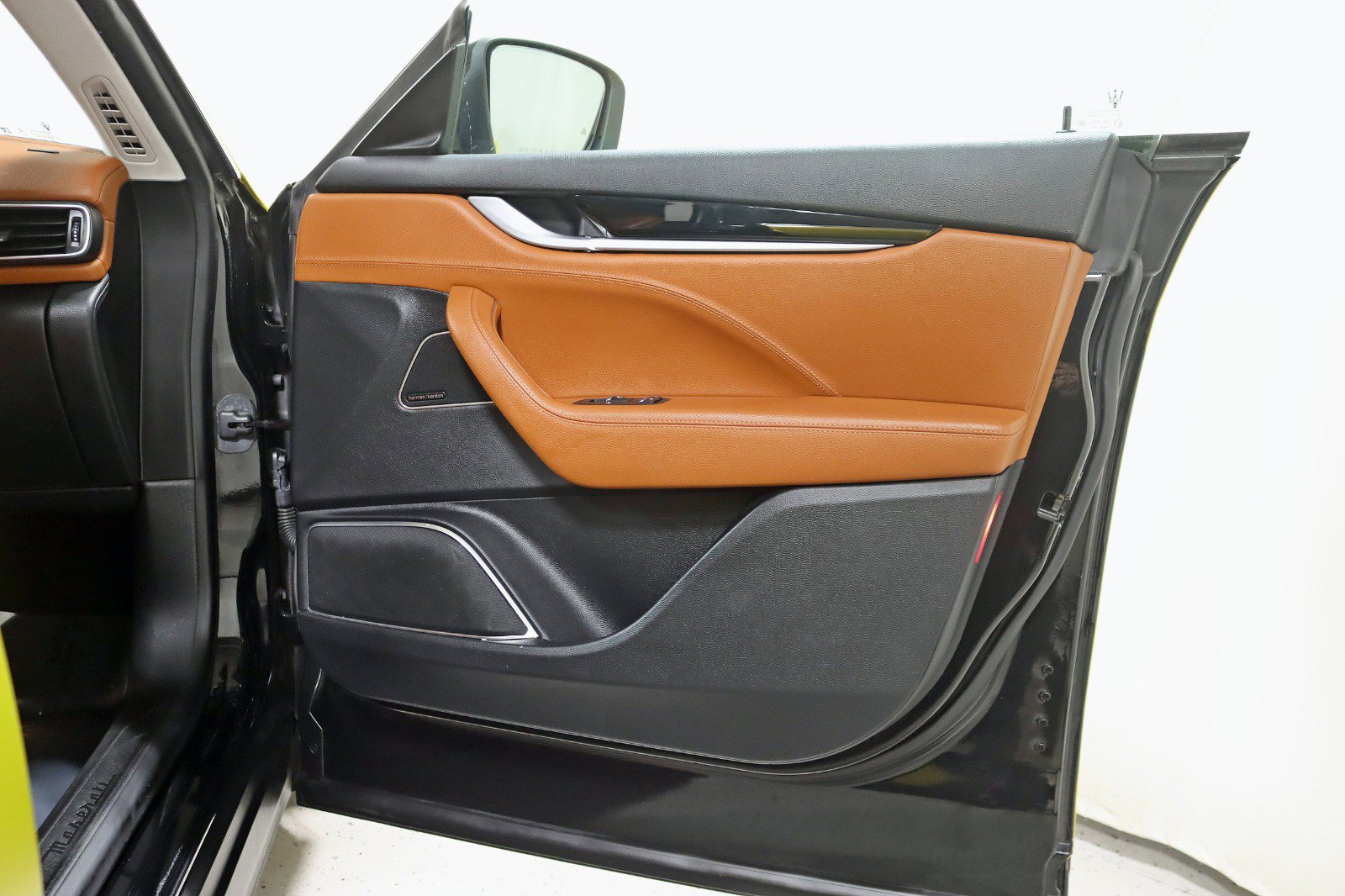 Used 2017 Maserati Levante S image 33