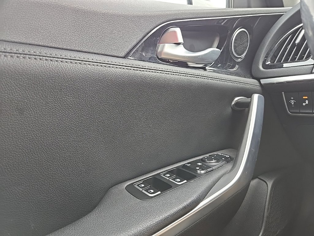 Used 2019 Kia Stinger AWD/4WD image 18
