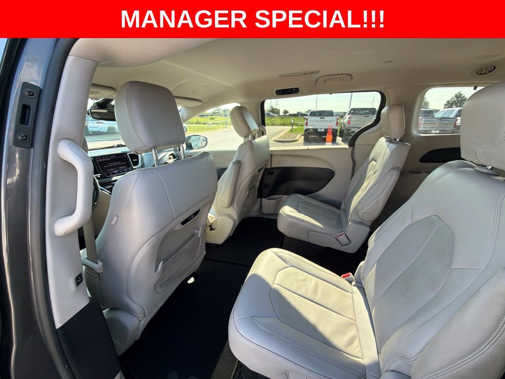 Used 2021 Chrysler Pacifica Touring-L FWD image 17