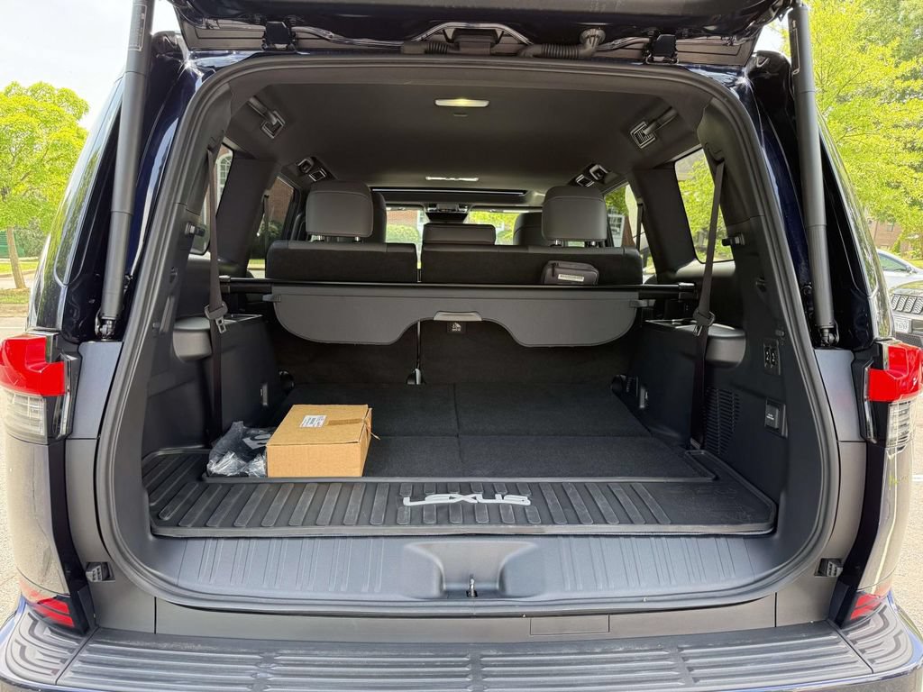 Used 2025 Lexus GX 550 w/ Accessory Package (2T) AWD/4WD image 30