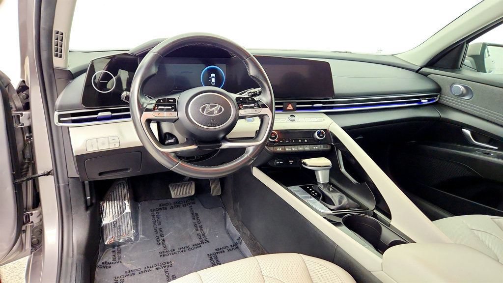 Used 2023 Hyundai Elantra Limited FWD image 13