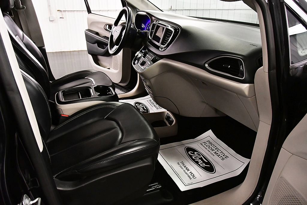 Used 2020 Chrysler Voyager Lxi FWD image 25