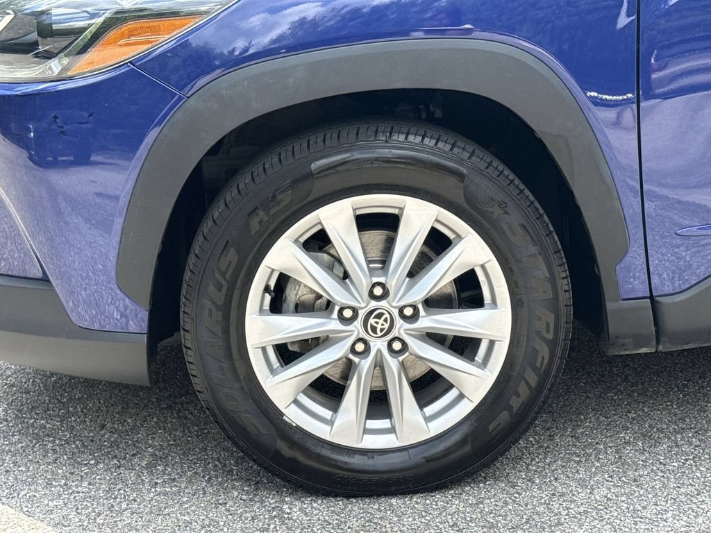 Used 2022 Toyota Corolla Cross LE w/ Moonroof Package AWD/4WD image 18