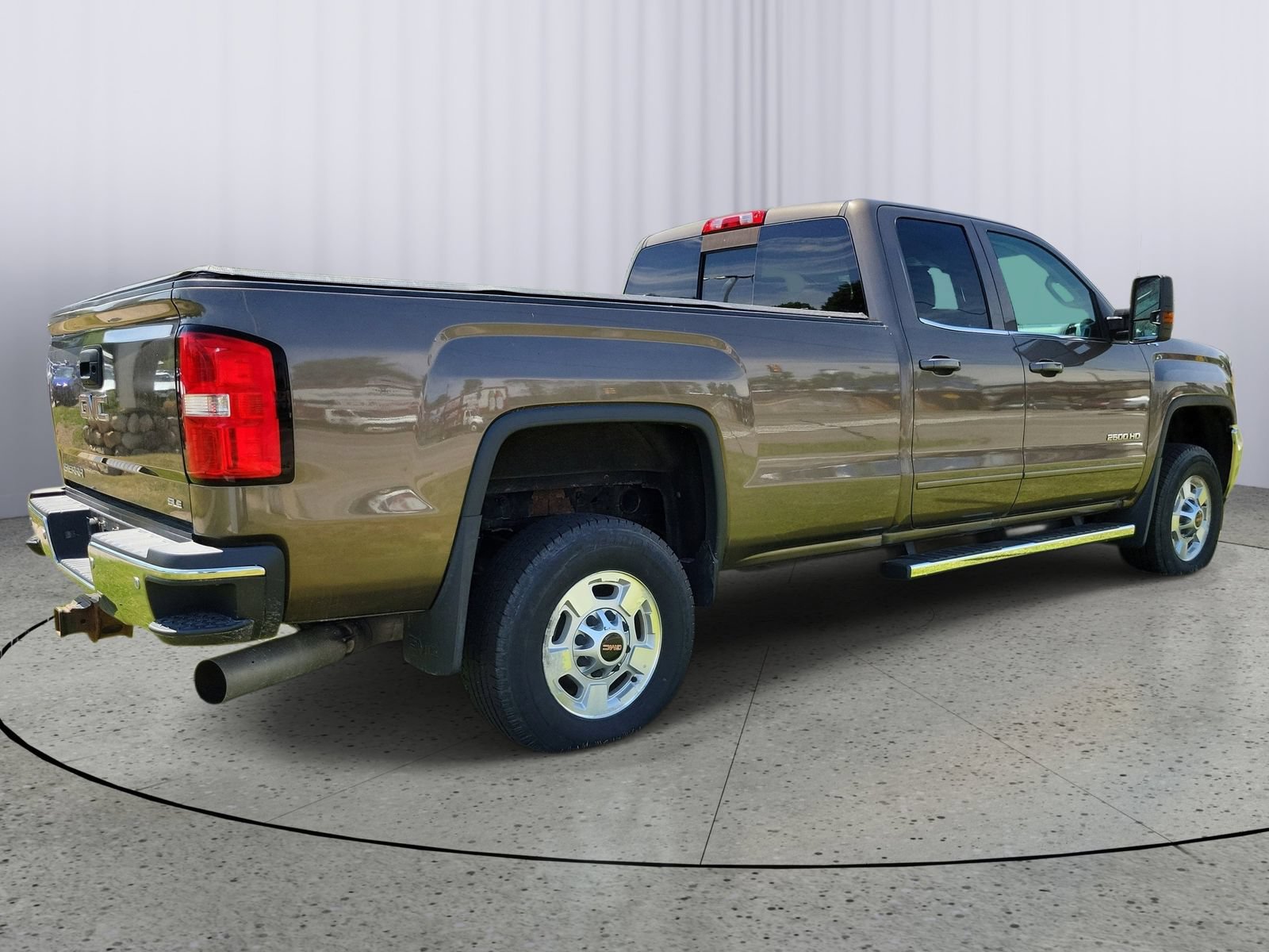 Used 2015 GMC Sierra 2500 SLE w/ SLE Preferred Package AWD/4WD image 3