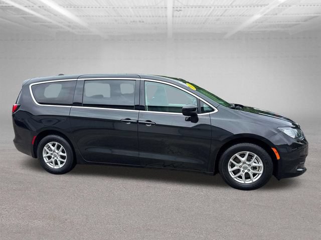 Used 2023 Chrysler Voyager LX FWD image 8