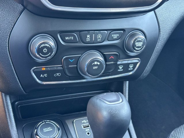 Used 2021 Jeep Cherokee Latitude Lux AWD/4WD image 33