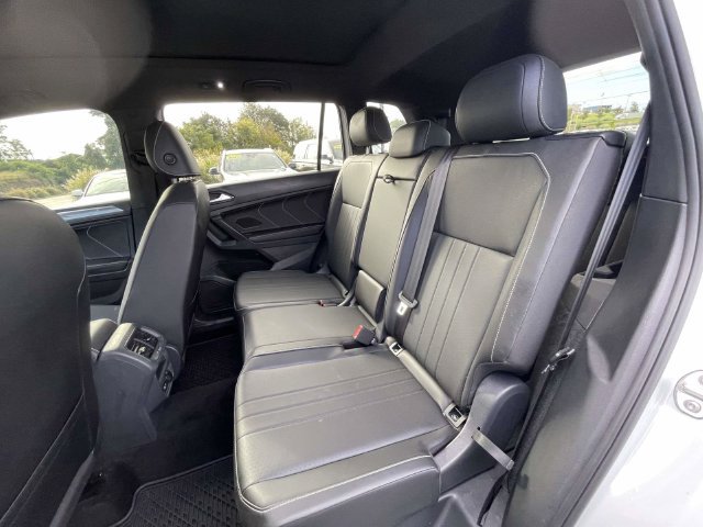 Certified 2023 Volkswagen Tiguan SE R-Line FWD image 13