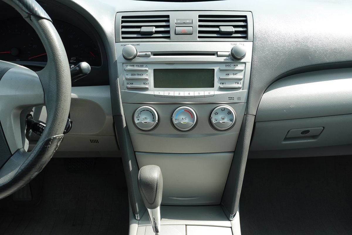 Used 2011 Toyota Camry LE FWD image 34