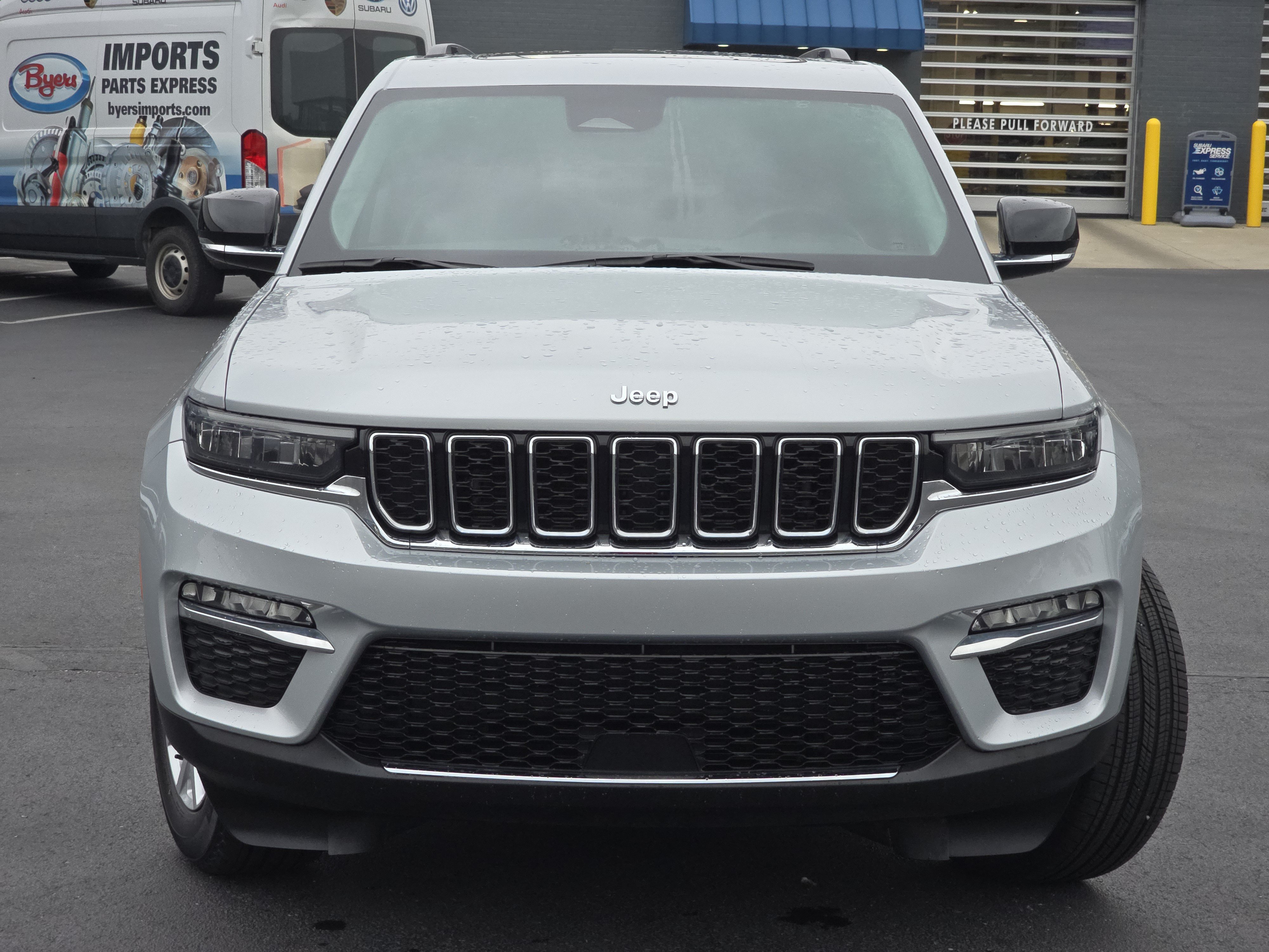 Used 2023 Jeep Grand Cherokee Limited AWD/4WD image 2