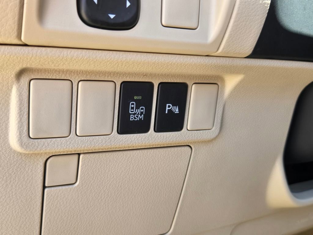 Used 2013 Lexus ES 300h w/ Luxury Pkg FWD image 20