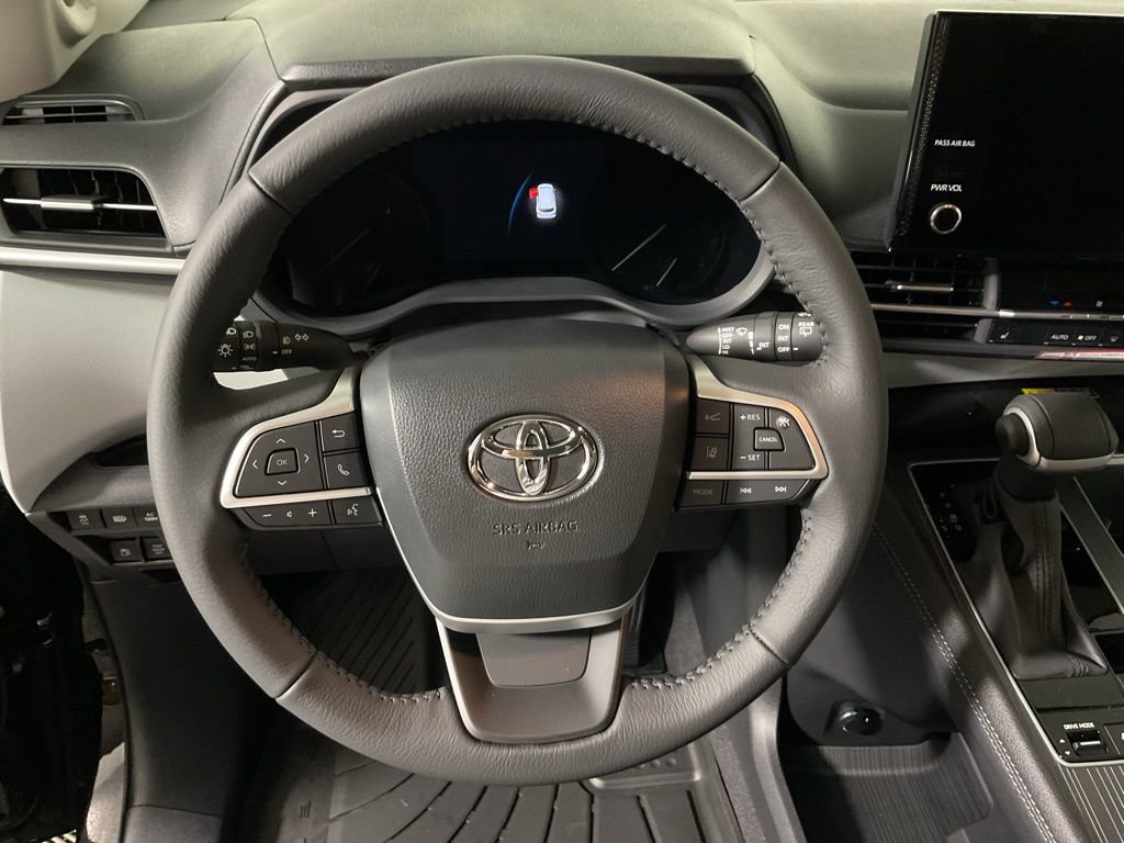 New 2026 Toyota Sienna XLE image 25