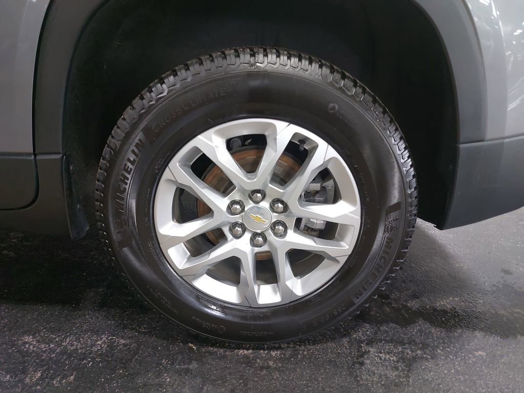 Used 2021 Chevrolet Traverse LS FWD image 40