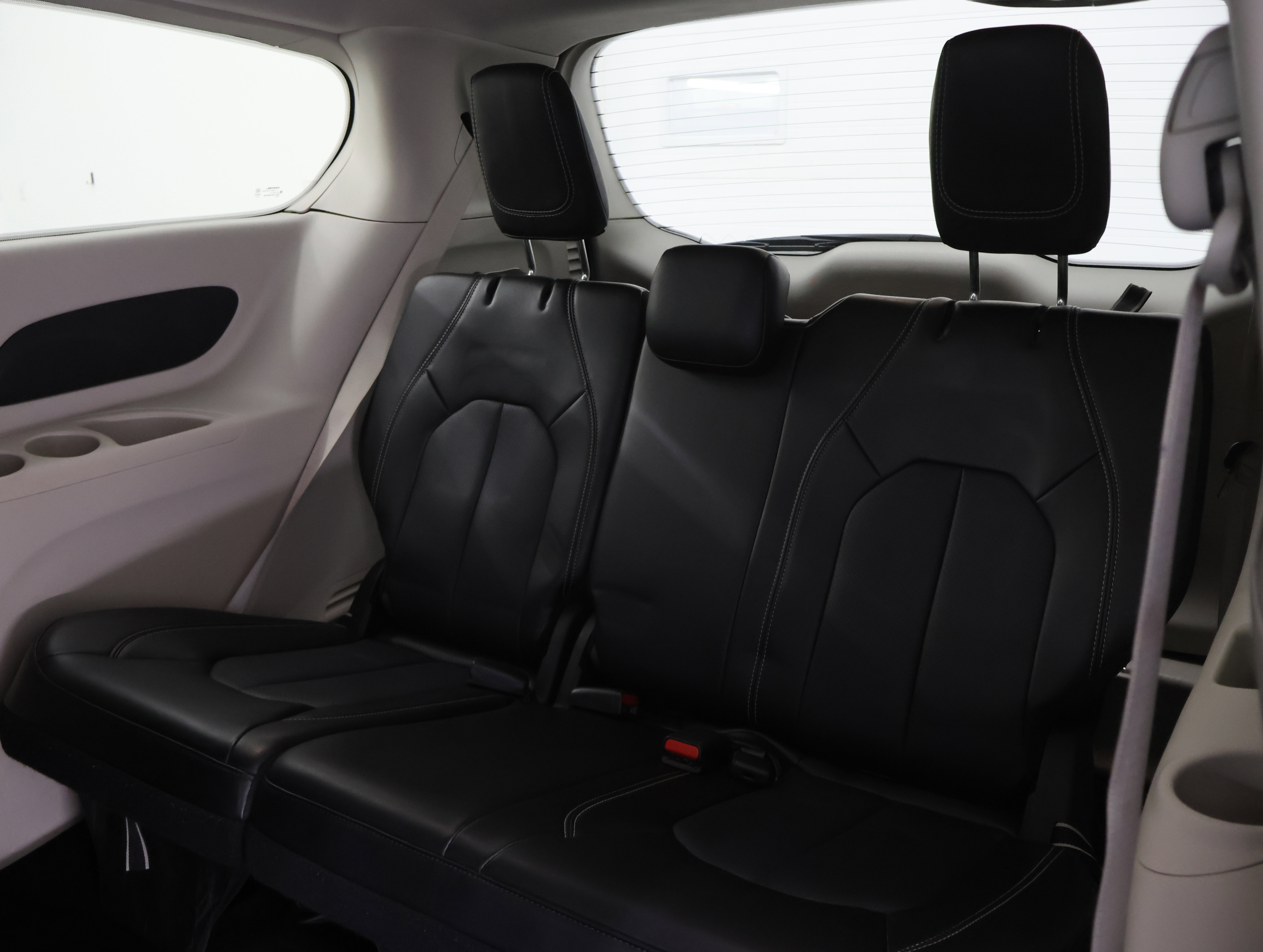 Used 2024 Chrysler Pacifica Touring-L FWD image 10